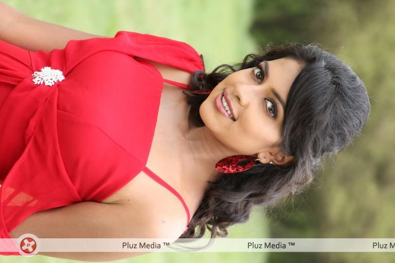 Amala Paul - Bejawada Movie Stills | Picture 117050